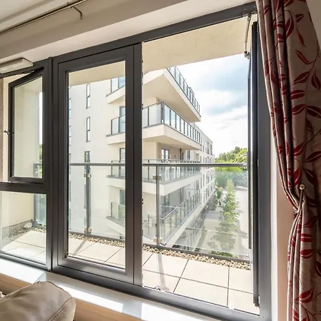 Spacious Apartment In Woking Town Centre Extérieur photo