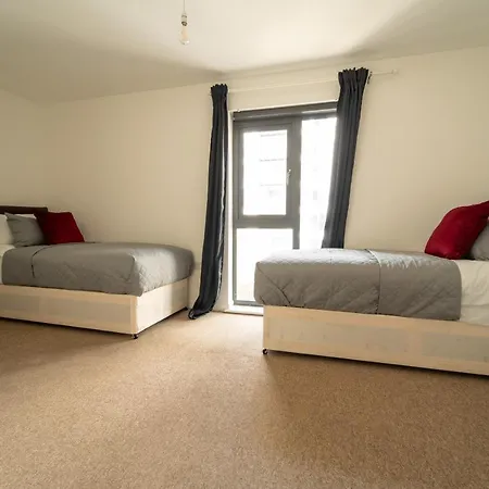 Spacious Apartment In Woking Town Centre Extérieur photo
