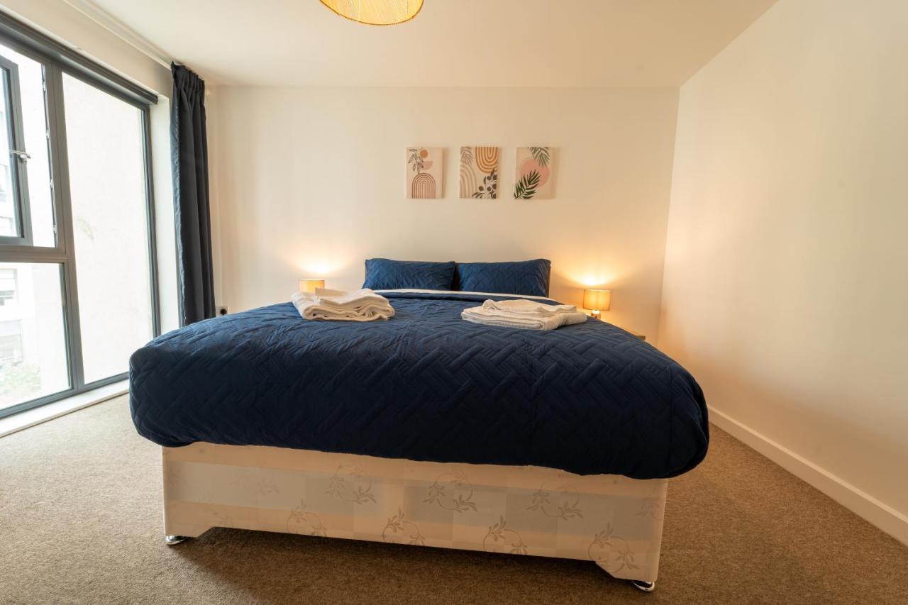 Apartment Spacious In Town Centre Woking