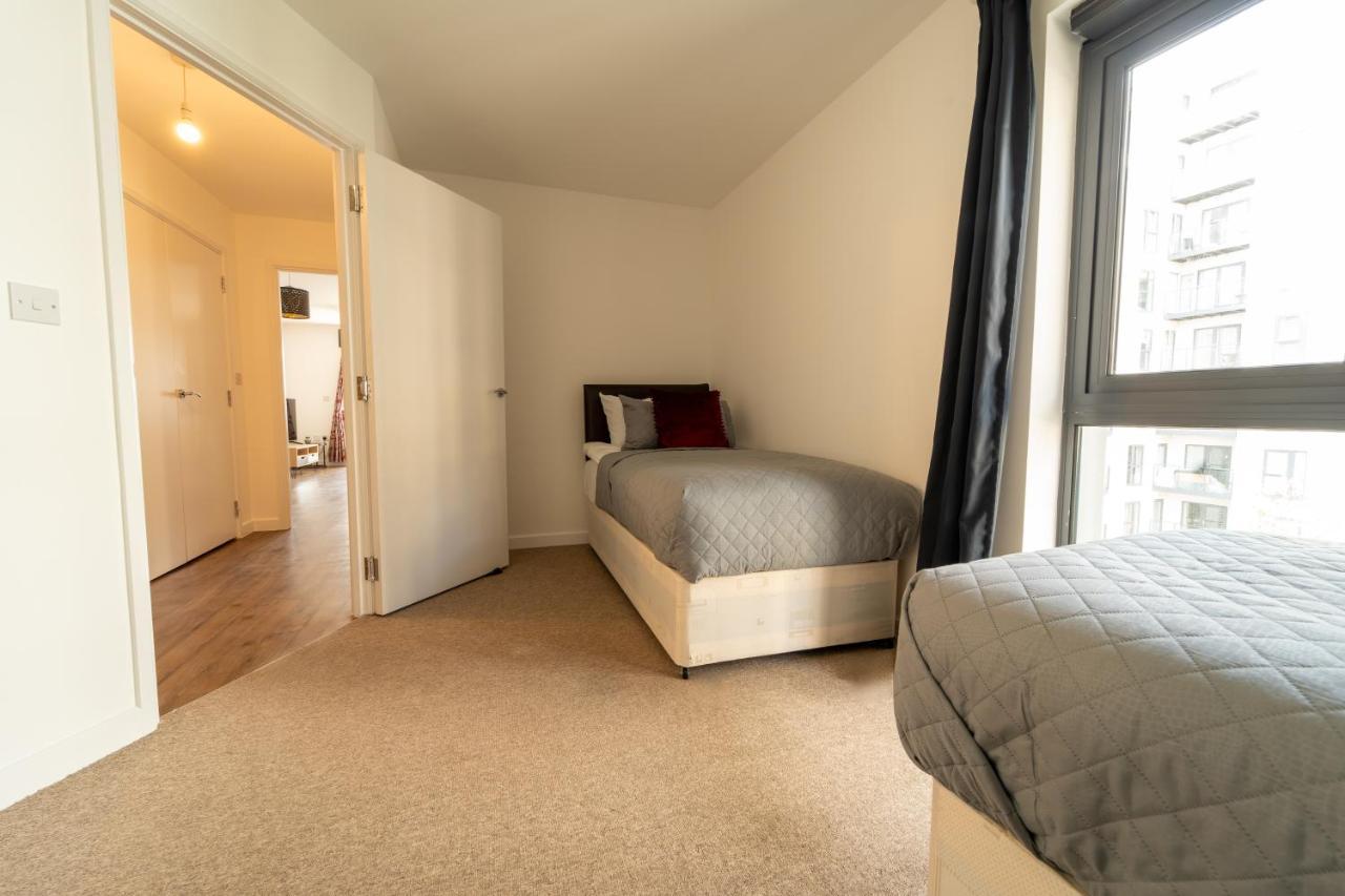 Apartment Spacious In Town Centre Woking