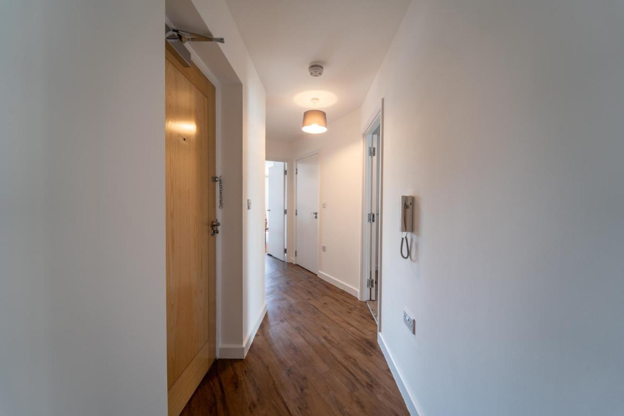 Spacious In Town Centre Woking